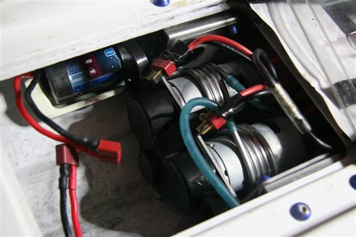 Båd Kyosho twinstorm 800 billede 6