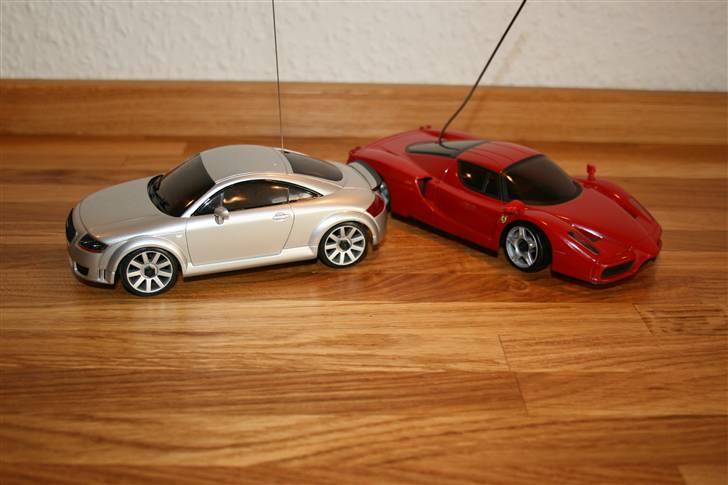 Bil Kyosho Mini-z MA-010 - MR-02 i Chassis & Rødt Ferrari Enzo karosseri & Sølvmetalik Audi TT Coupé 3.2 Quattro S-Line karosseri & Mini-Z AWD MA-010 Chassis billede 9