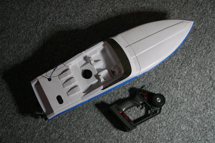 Båd Traxxas  båd        SOLGT billede 1