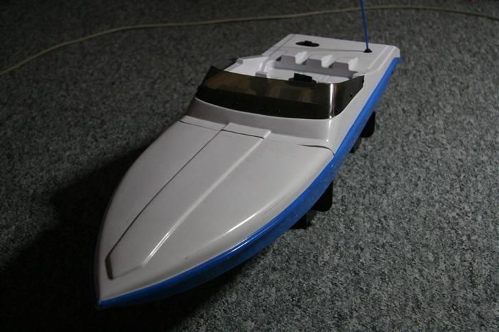 Båd Traxxas  båd        SOLGT billede 3