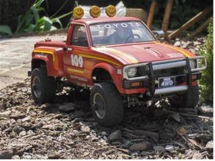 Bil Tamiya hilux  ca år 1982 - første test tur i haven... billede 2