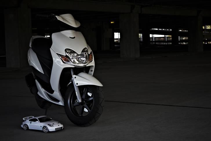 Bil HB Cyclone WCE Drift-Spec - Billedet taget og redigeret af Christian Erdmann, CEphoto.dk Min Yamaha Jog R i samme tema som bilen. billede 6