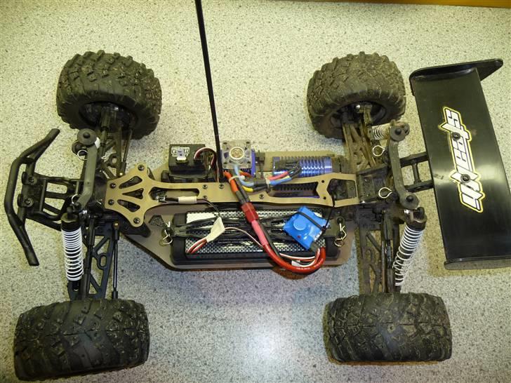 Off-Roader HBX Stealth X09 Truggy - Samlet igen. Ny bærearm, stål spur gear og nye alu-hex billede 3