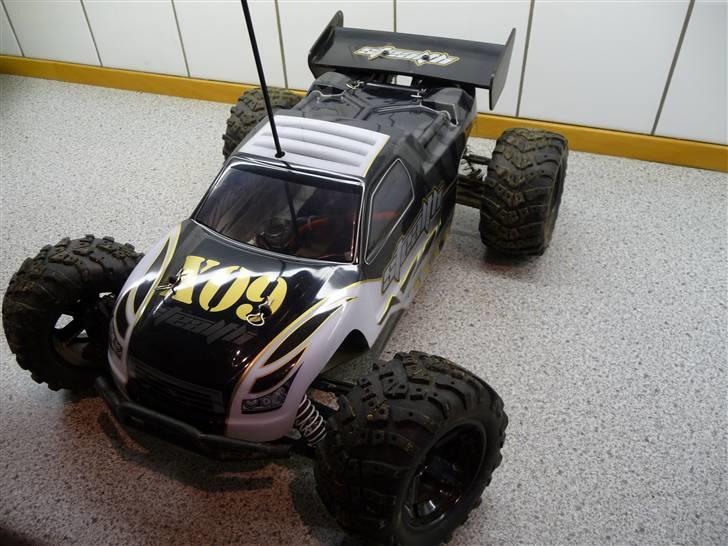 Off-Roader HBX Stealth X09 Truggy - Standard karosse indtil videre. Overvejer en Dodge Ram...  billede 5