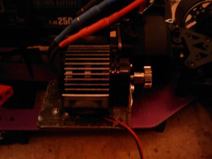 Bil HPI RS4 Nitro Drift - Motor og motor mount billede 6