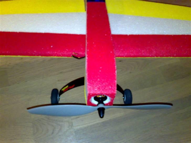 Fly Space 900 - Bl motor flyttet ind i kroppen billede 9