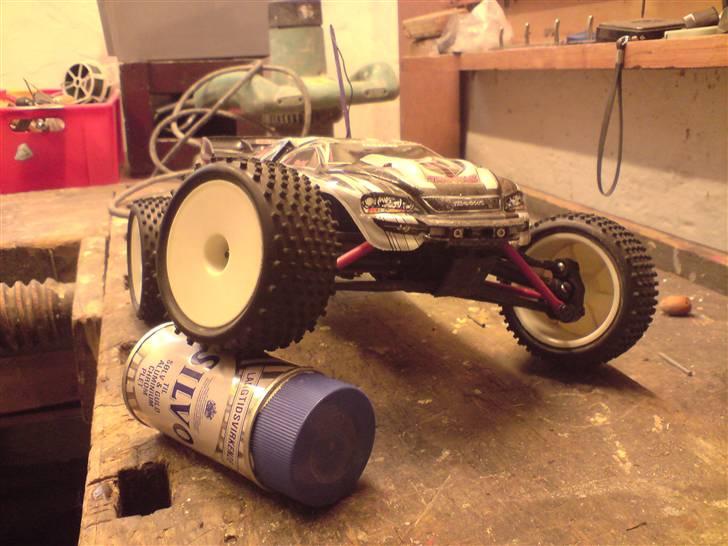 Off-Roader E-revo vxl *SOLGT* - Selvom jeg er lav, kan jeg godt gå over en del ting! billede 15