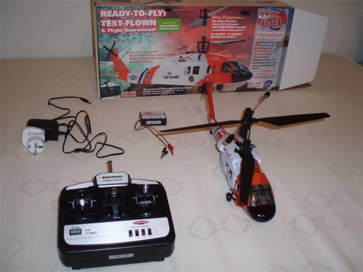 Helikopter Twister Coastguard - Her er hele sættet med Kassen deri, lader, radio controller og helikopteren billede 4