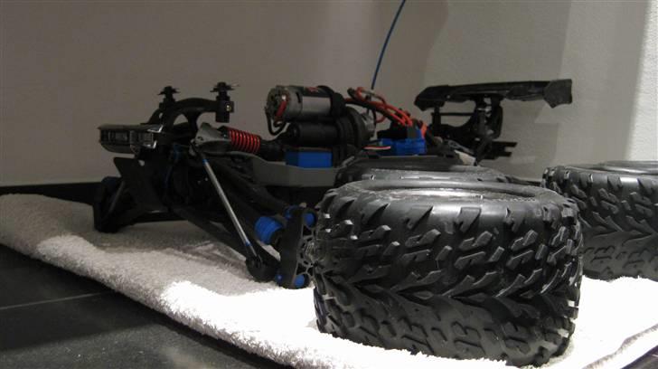 Truck Traxxas E-Revo Solgt !  - Sendt til tælling Øhh Tørring :)  billede 3