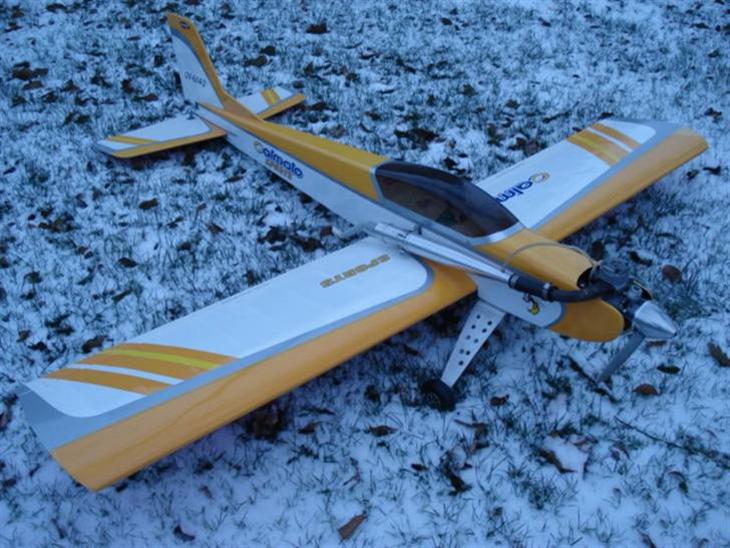 Fly Kyosho Calmato Sport(SMADRET) - ser fræk ud med den lange tunudstødning billede 1