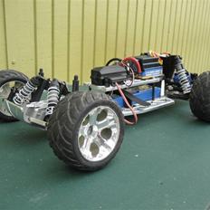 Buggy Traxxas Hustler BYTTET