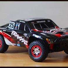 Off-Roader         Traxxas Slash 4x4