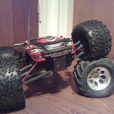Off-Roader Traxxas e revo (byttede)