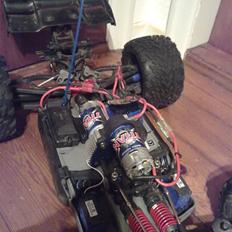 Off-Roader Traxxas e revo (byttede)