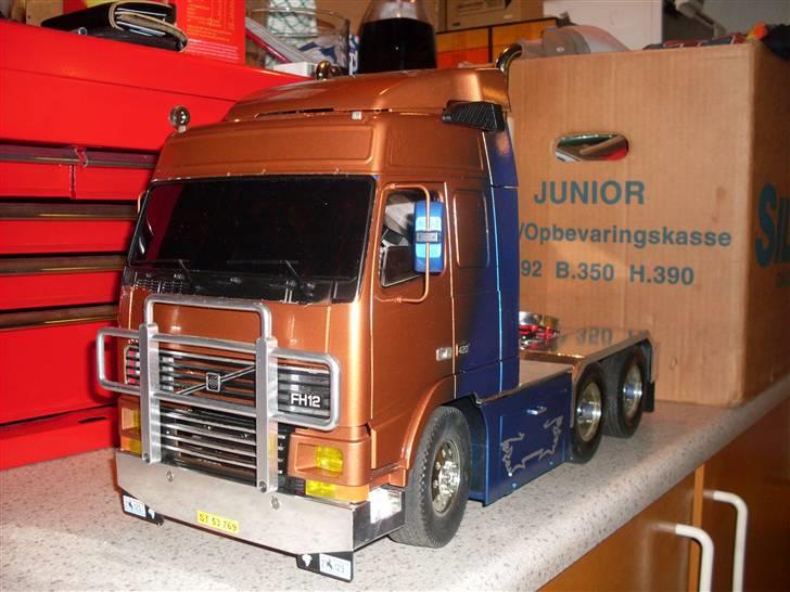 Lastbiler Volvo FH12 420 - Der er kommet solskærm og lidt flere mærker på nu, men har ikke lige fået taget et billede... (D´oh!) billede 1