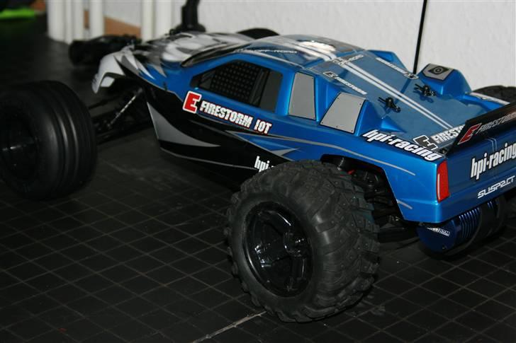 Off-Roader HPI E Firestorm Brushless - Så er de nye ´´Monster´´ Dæk på. billede 1