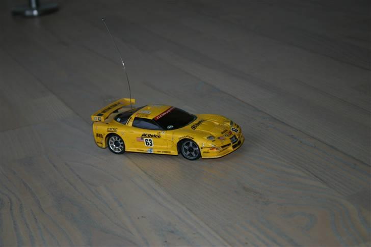 Bil Mini z Chassis MR-02 - Skæv vinkel :P billede 4