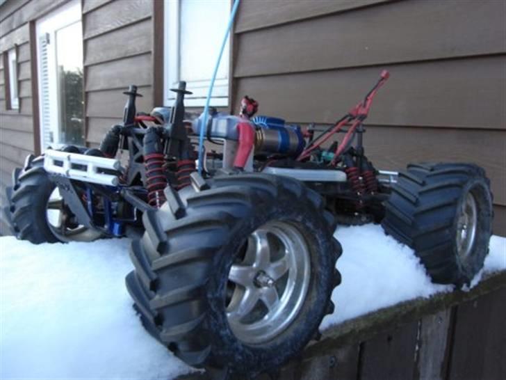 Truck E-maxx billede 7