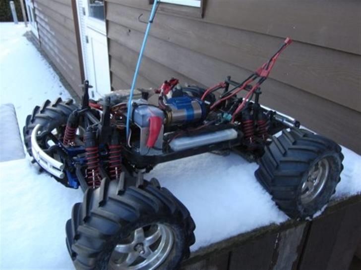 Truck E-maxx billede 8