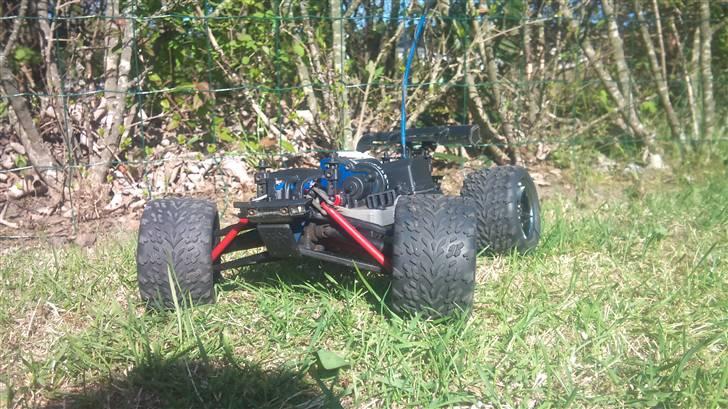 Off-Roader e-revo vxl SOLGT - den ser ond ud, syntes jeg.  billede 4