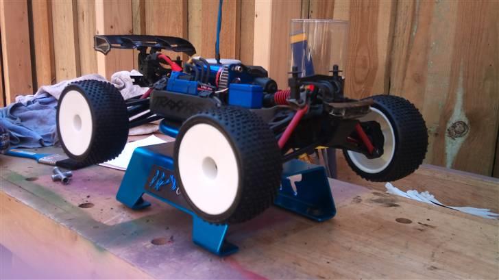 Off-Roader e-revo vxl SOLGT - her er den på værksted hehe :D billede 8