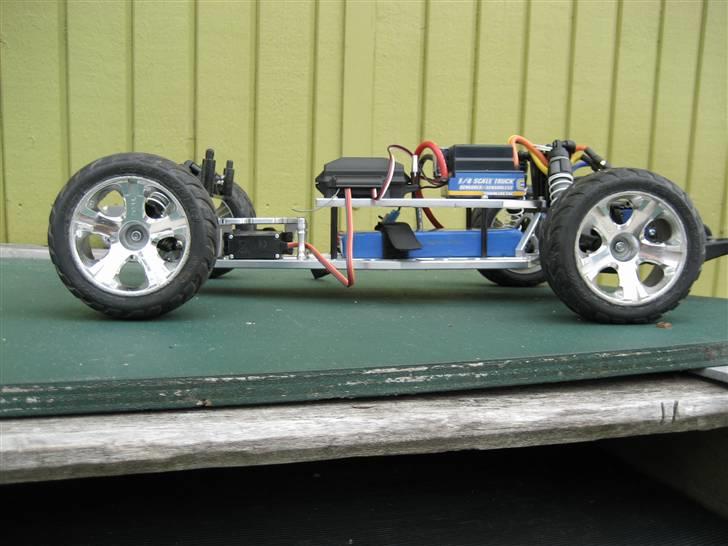 Buggy Traxxas Hustler BYTTET - Hjemmebrændt FLM chassis "dobbeltdækker" billede 2