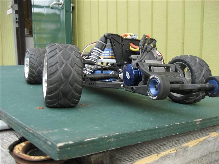 Buggy Traxxas Hustler BYTTET - motor 4300kv ezrun-76t spur, 28t pinion, 3s lipo= sprængte dæk billede 4