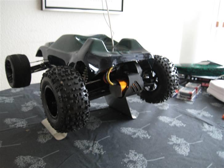 Bil Ansmann XT Pro Kit - Her ser vi så bilen bagfra. billede 3