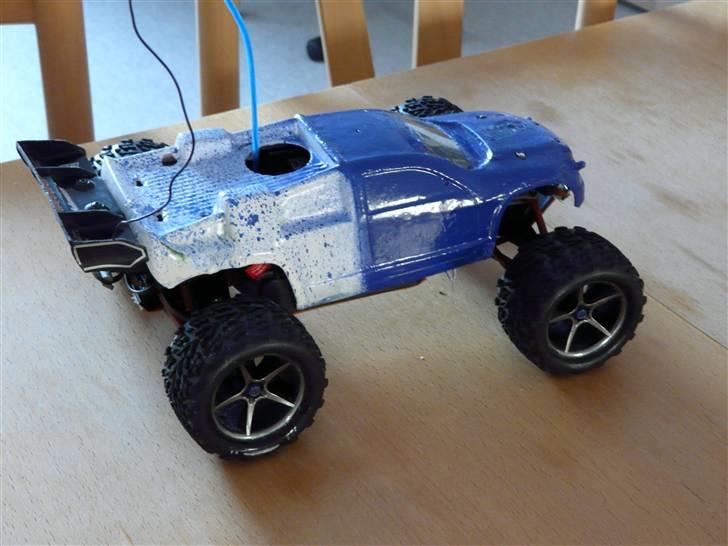 Off-Roader e-revo vxl (blå) - ny karosse ikke så tilfreds men første gang jeg maler billede 17