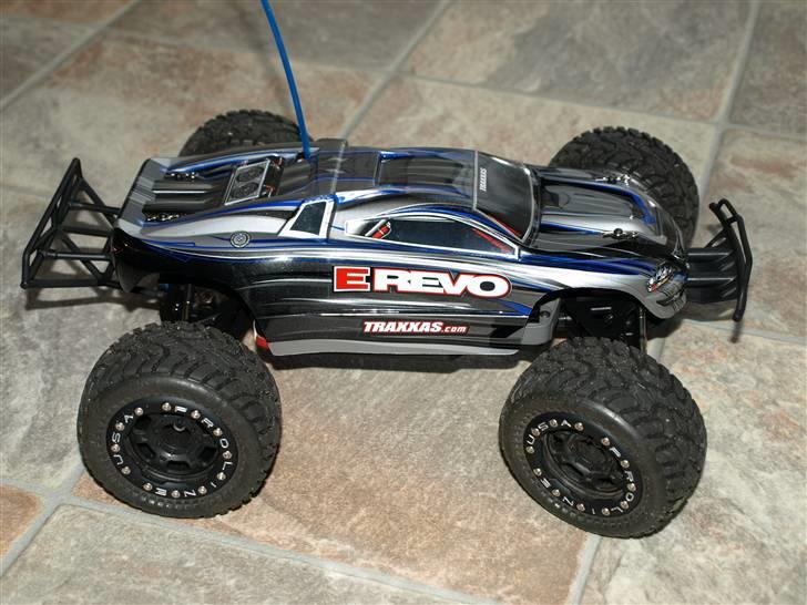 Off-Roader Traxxas 1/16 E-Revo VXL - Traxxas 1/16 E-Revo VXL, ombygget til: ½ E-Revo / ½ Slash. Mangler kun karossen billede 2