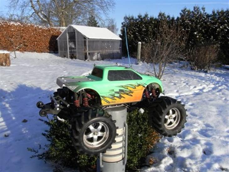 Truck E-maxx billede 1
