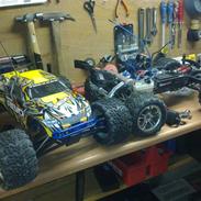 Off-Roader traxxas revo 3.3