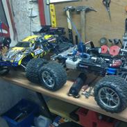 Off-Roader traxxas revo 3.3