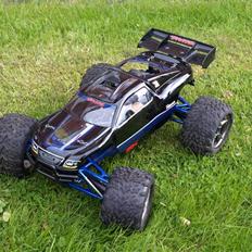 Bil Traxxas Revo 3,3 (5308) solgt