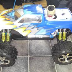 Off-Roader Thunder Tiger MTA-4 