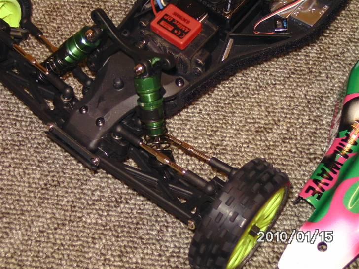 Buggy Ansmann X-Pro 2WD - Der er begyndt at snige sig lidt upgrade på buggyen,. Carbon støddæmper for/bag.Rear upright  i alu billede 2