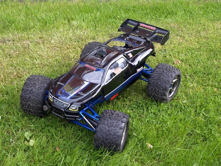 Bil Traxxas Revo 3,3 (5308) solgt - 14/5-10... Nu med det RIGTIGE Revo look...Som en Revo SKAL se ud ;-) billede 1