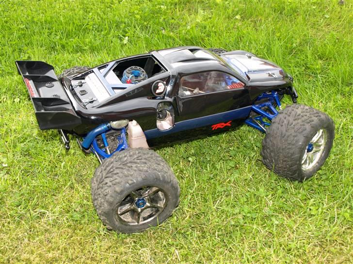 Bil Traxxas Revo 3,3 (5308) solgt - 14/5-10... Nu med det RIGTIGE Revo look...Som en Revo SKAL se ud ;-) billede 4
