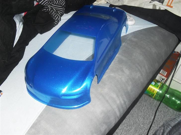 Bil hbx skyline SOLGT - det var så min første gang jeg har malet et karros til min bil :P billede 9