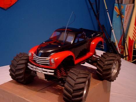 Truck E-maxx Brushless - Det er mt´en samlet og med nymalet karros billede 1