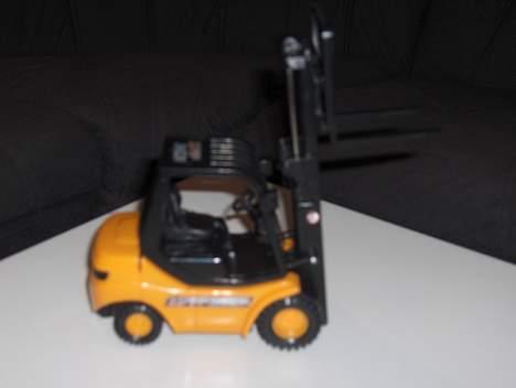 Truck gaffeltruck **SOLGT** - Løftearm i top, man kan selv styre armen hele vejen op og ned, ligesom på en rigtig en. Så armen kan løftes i utallige højder. hvis i forstår hvad jeg mener :S billede 5