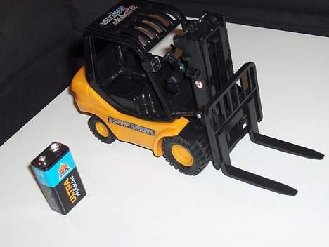 Truck gaffeltruck **SOLGT** - Giver jer måske et indblik i hvor lille den er billede 2