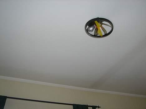 Fly UFO - ja efter her styrtede den ned da den havede ramt loftet billede 5