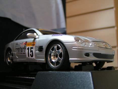 Bil Mercedes - Bilen på standeren fra den anden side billede 2