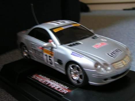 Bil Mercedes - Bilen på standeren set skråt forfra billede 5