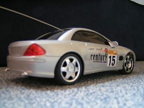 Bil Mercedes - Bilen set skråt bagfra billede 9