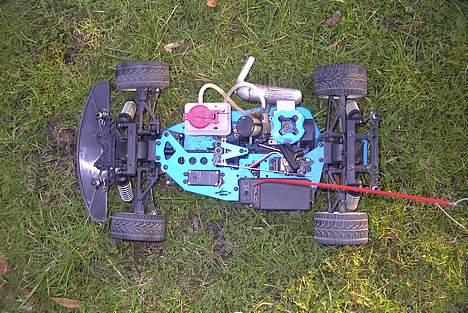 Bil Porsche 911 GT1 4WD 1:10 - Chassiset billede 2