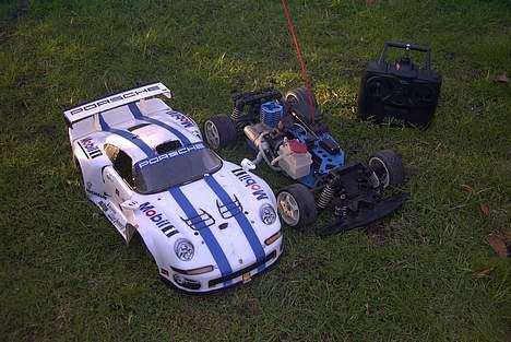 Bil Porsche 911 GT1 4WD 1:10 - Karossen, chassiset og fjernbetjeningen billede 3