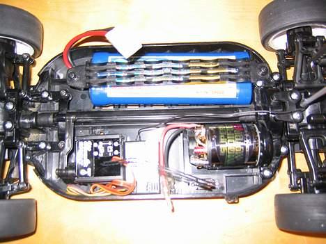 Bil Tamiya  Nissan calsonic - her kan i så se af jeg lige har sat min nye motore i og min nye fartregulatore i hehe billede 12