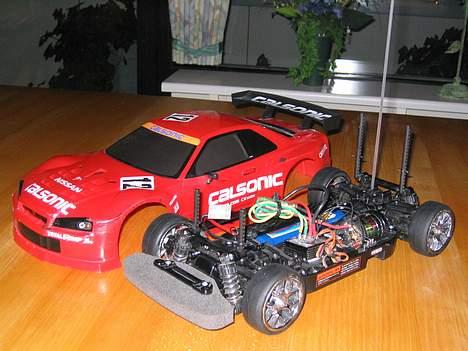 Bil Tamiya  Nissan calsonic - her har vi så min bil og mit body  billede 14